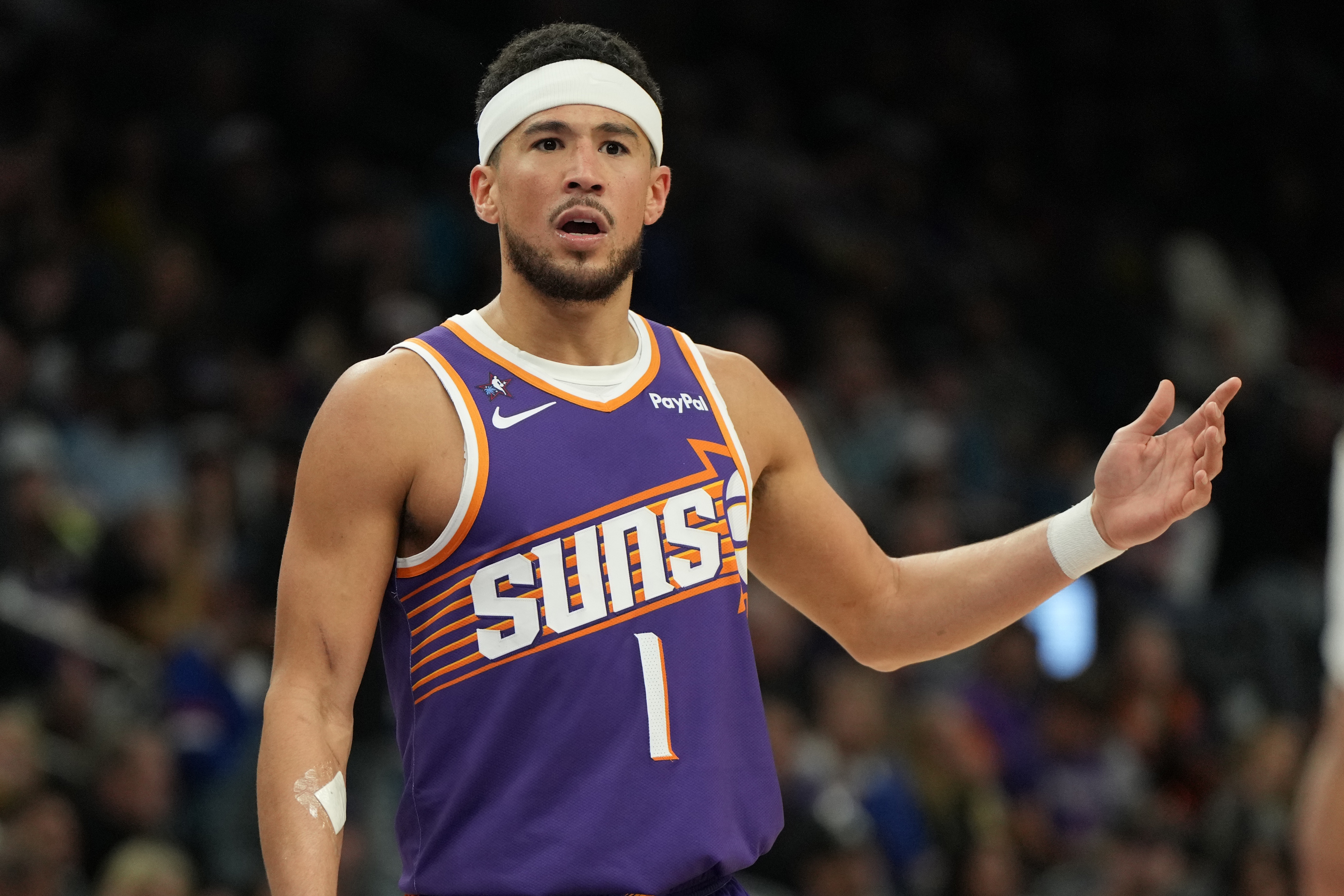 NBA的圆柱体判定🧠是只有布克受伤的世界 也是裁判的无法自洽